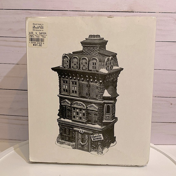 DEPARTMENT 56 - The Flat of Ebenezer Scrooge - Heritage Village -Dickens Village - Picture 9 of 10